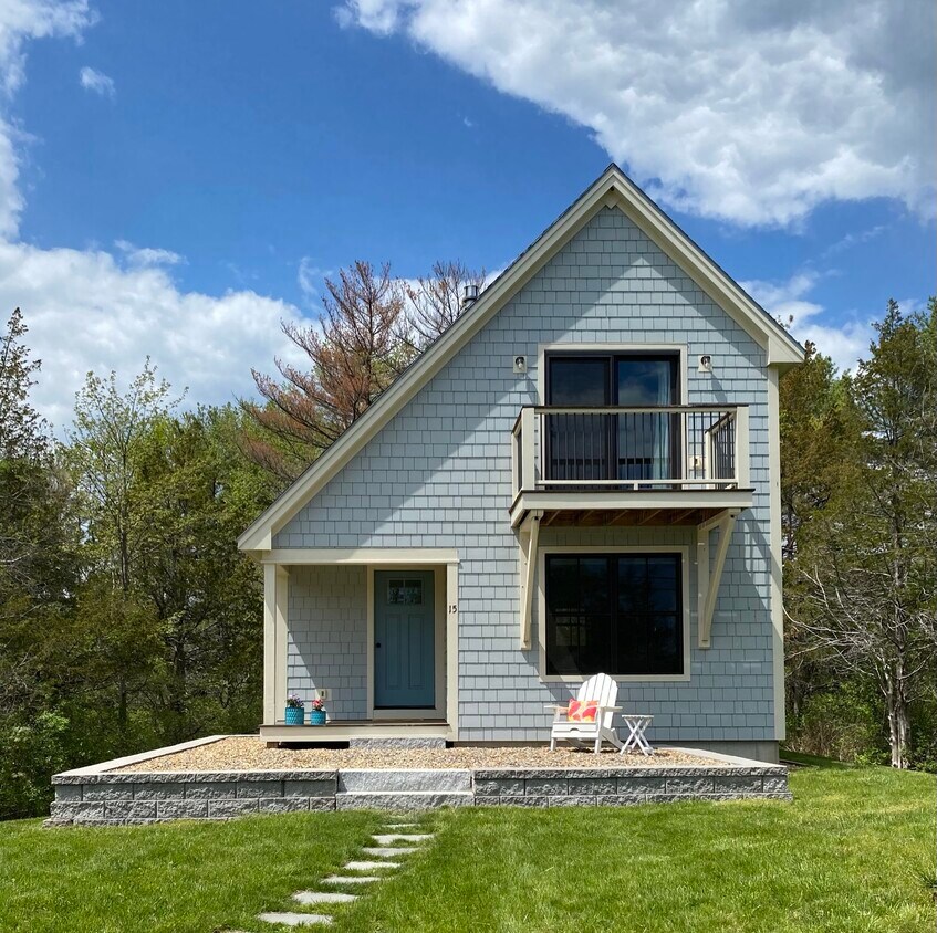 Primary Photo - 15 Cedar Point Rd