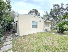 Building Photo - 501 SE 12th Ct