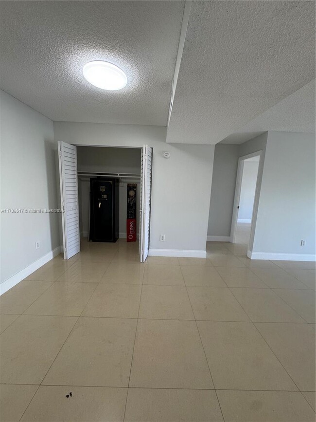 Foto del edificio - 7745 SW 86th St