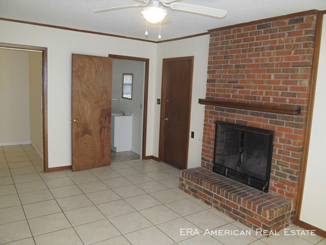 Foto del edificio - 187 Country Club Rd