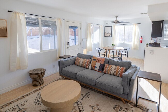 Foto del edificio - Joshua Tree Retreat with Hot Tub