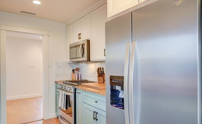 Building Photo - Beautifully Remodeled Home