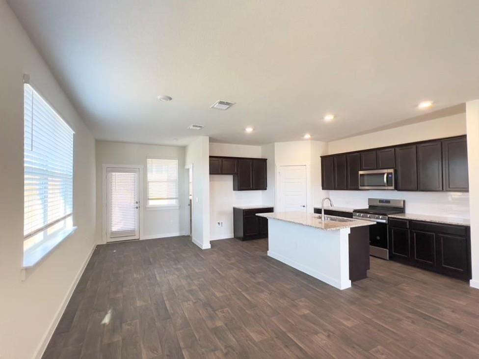 Foto principal - 2900 Egan Dr