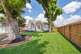 Building Photo - 1120 Dunbar St