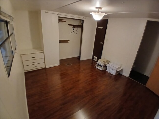 Foto del edificio - 4825 Marshall Ct