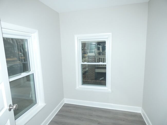 Foto del edificio - Hot Area-All redone-North Kansas City Home