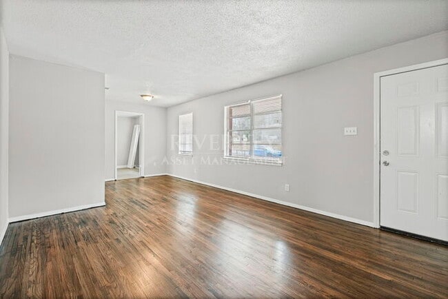 Building Photo - SECTION 8 WELCOMED!!!!!! NEWLY RENOVATED HOME IN FRAYSER!