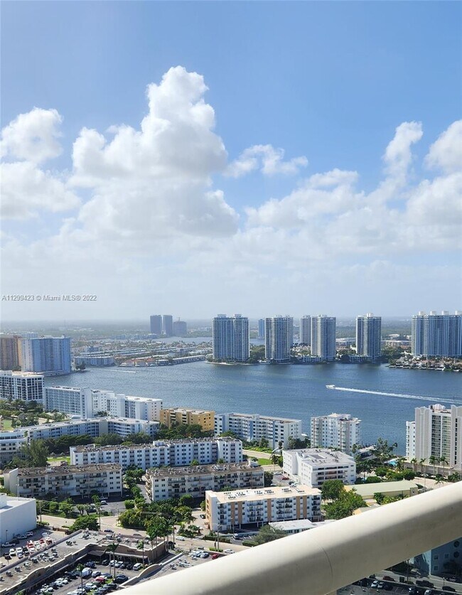 Foto del edificio - 18201 Collins Ave