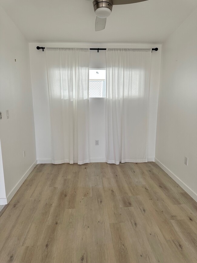 Dining Room, Open Floorplan - 1212 N Clark St