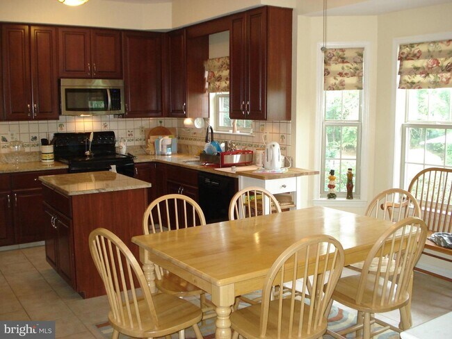 Building Photo - 103 Blue Jay Way