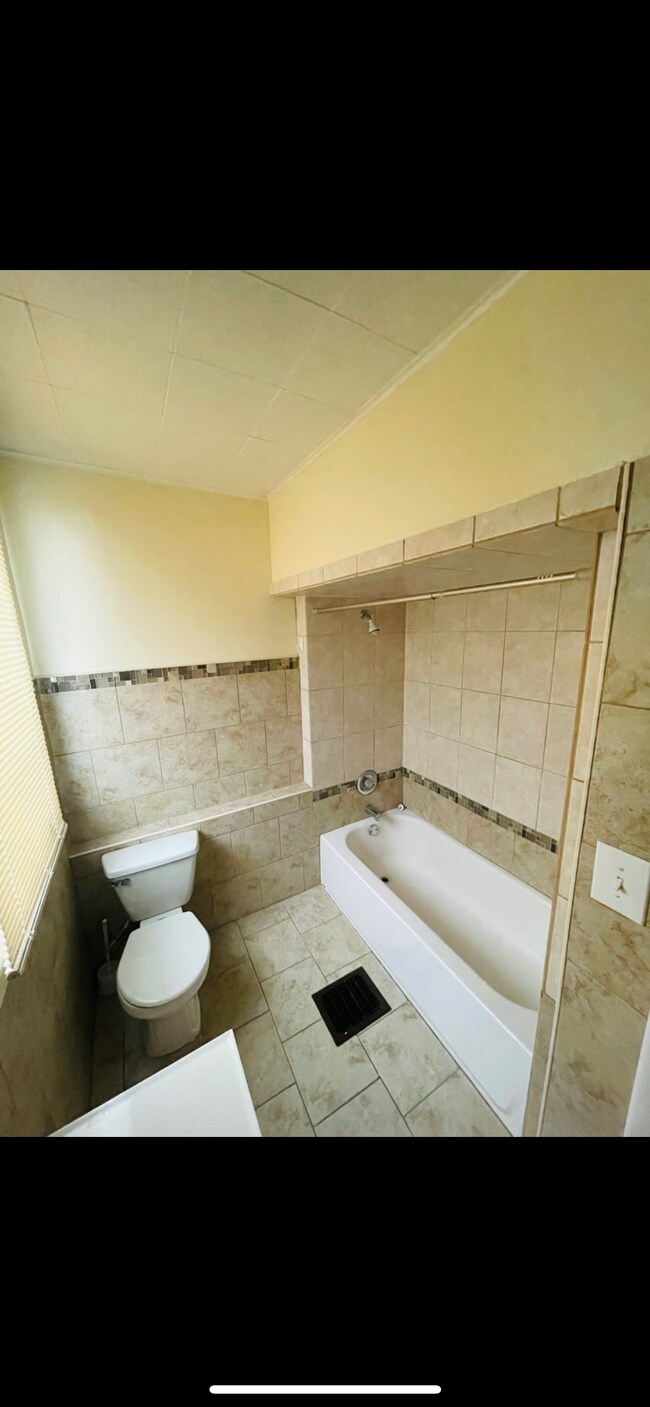 Foto del edificio - 3124 N Narragansett Ave