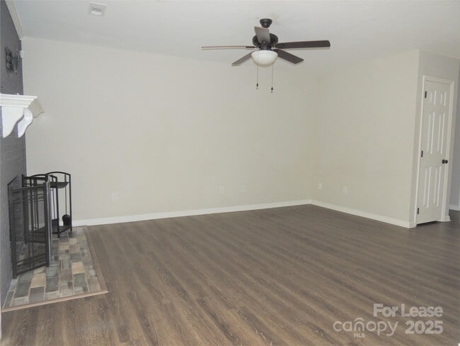 Foto del edificio - 9252 Kings Canyon Dr
