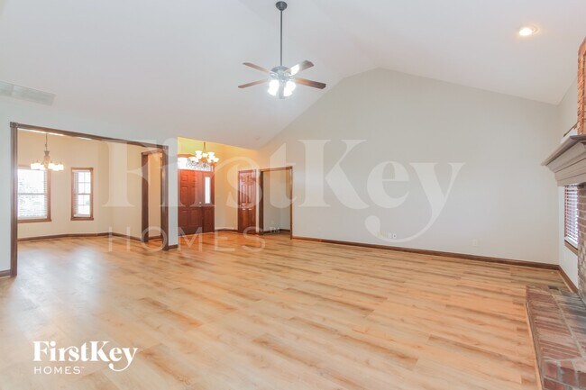 Foto del edificio - 13155 N Departure Boulevard W