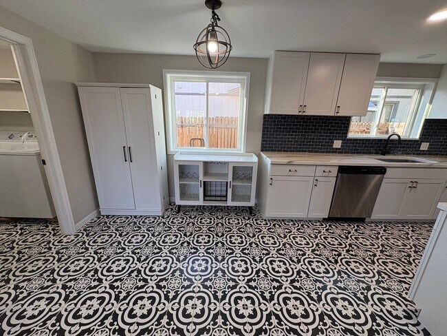 Foto del edificio - Beautiful 4 Bed 3 Bath Home!!!