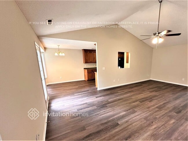 Building Photo - 3040 Hereford Ln