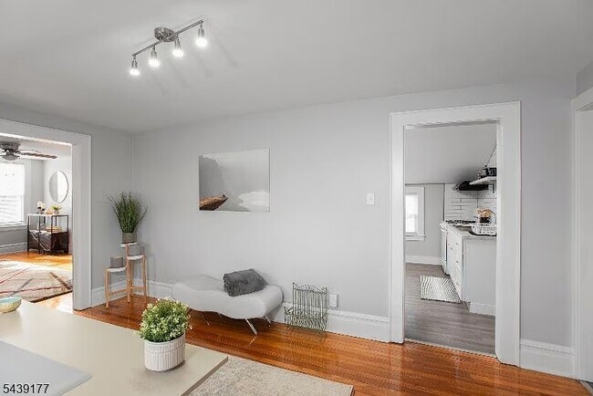 Building Photo - 35 Hazelwood Rd