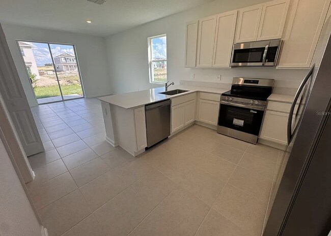 Building Photo - Charming 3-Bed Townhouse Retreat with 2.5 ...
