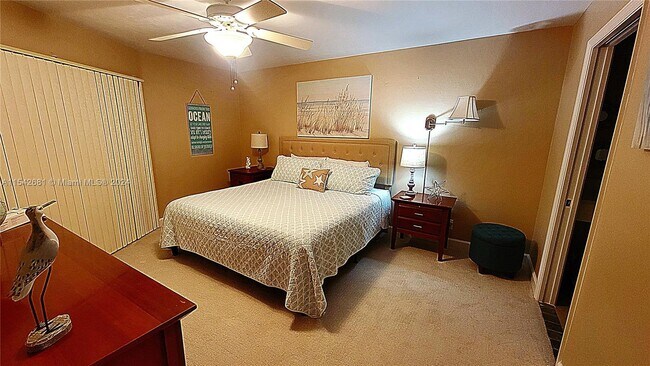 Foto del edificio - 15444 Admiralty Cir