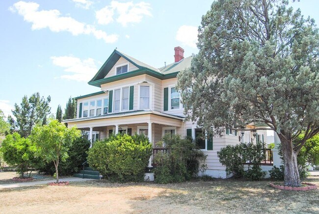 Building Photo - PAY NO SECURITY DEPOSIT! Stately 4 Bedroom...