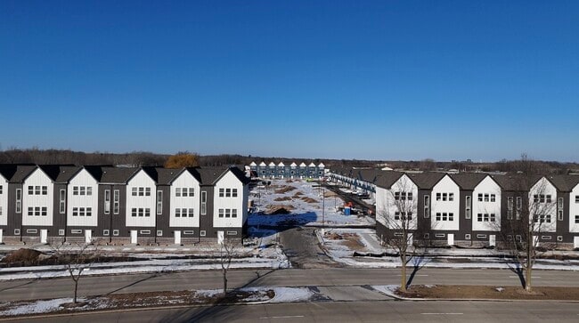 Building Photo - 1580 Main Townhomes