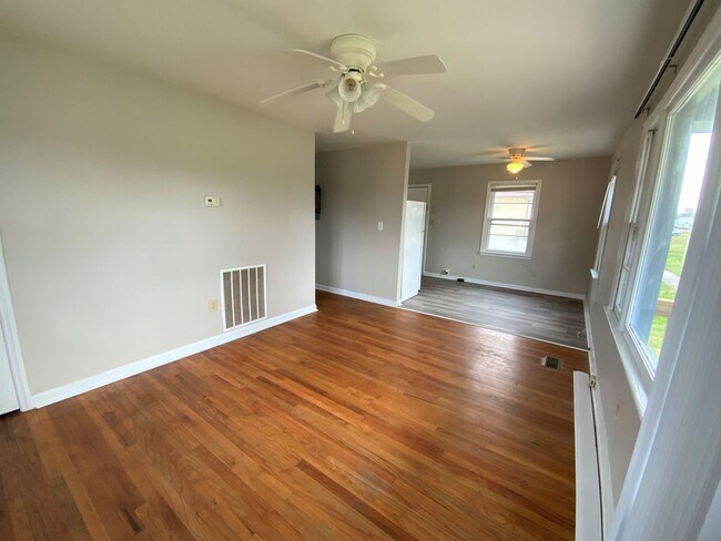 Building Photo - Welcome to Sophia Dr!