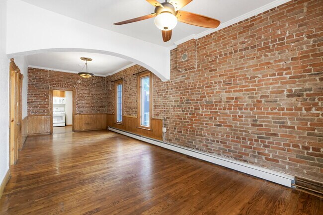 Foto del edificio - Historic 2 Bed / 1 Bath Townhome near Down...