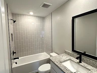 Foto del edificio - This almost new home is in the beautiful Crossings at Palm River Neighborhood, 5 minutes from 618...