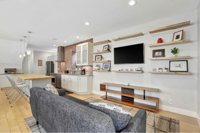 Photo - 2520 Lafayette St House