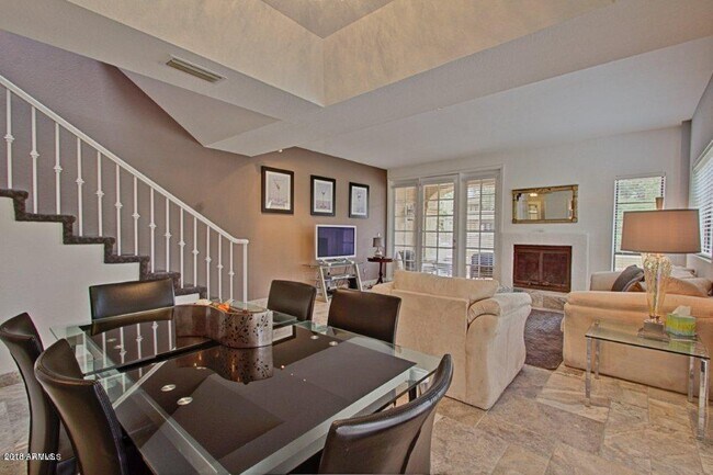 Foto del edificio - 6141 N 28th Pl