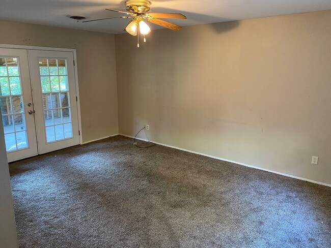 Sala de estar - 2000 W Pinecrest Dr