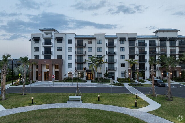 Building Photo - Shalimar Plantation East