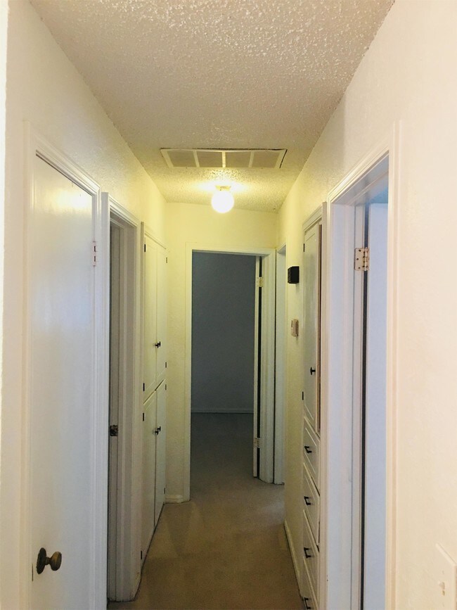 Foto del edificio - 14000 Gateway Dr