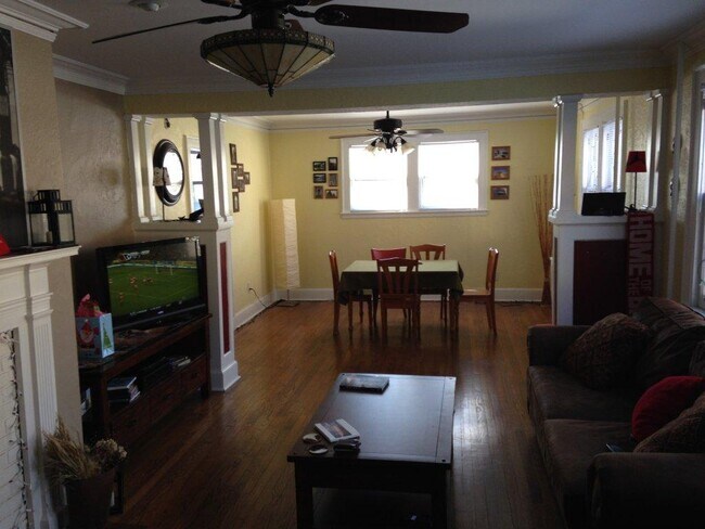 Building Photo - 1820 Pleasant St