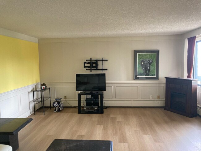 Photo du bâtiment - 10155 114 St NW