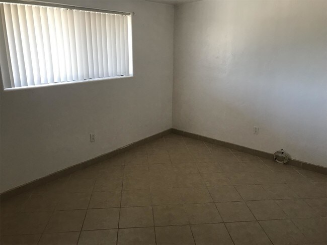 Building Photo - 1621 E Minorka St