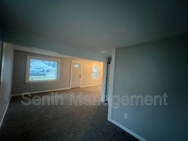 Building Photo - 8046 Beatrice