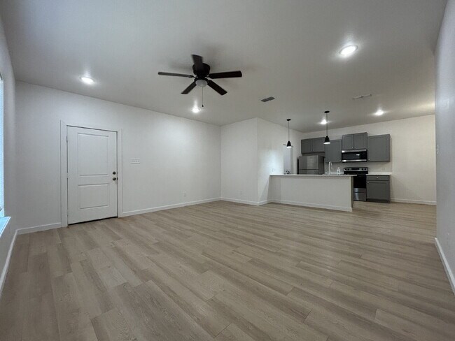 Building Photo - 5703 Kemper St