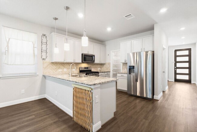 Foto del edificio - 2319 Castello Wy