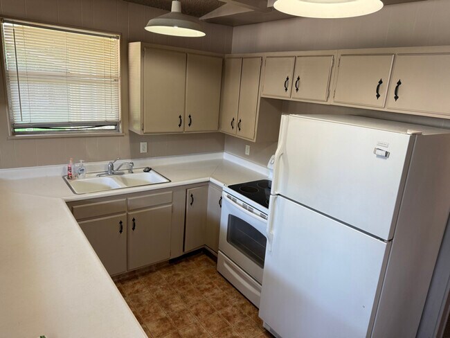 Foto del edificio - 2126 N 1060 W St