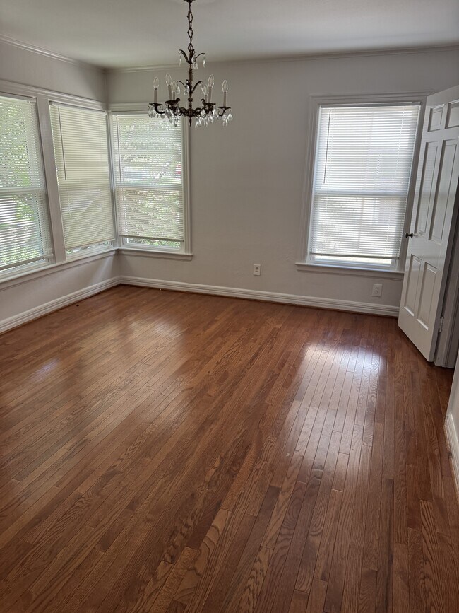 Foto del edificio - 3525 Stadium Dr