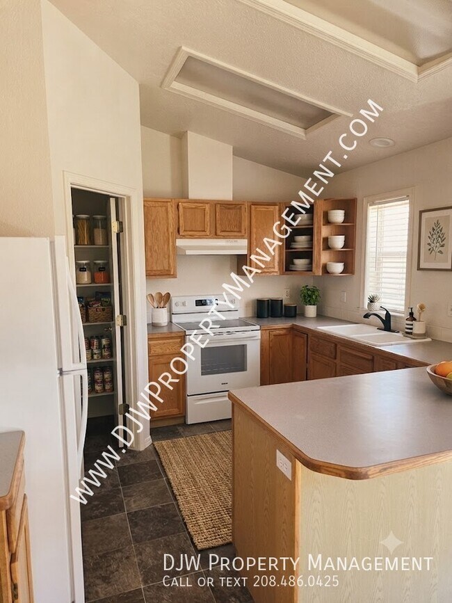 Foto del edificio - 674 N Tall Pine Pl