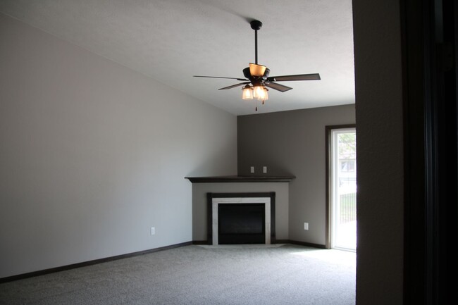 Building Photo - 3606 S Outfield Cir