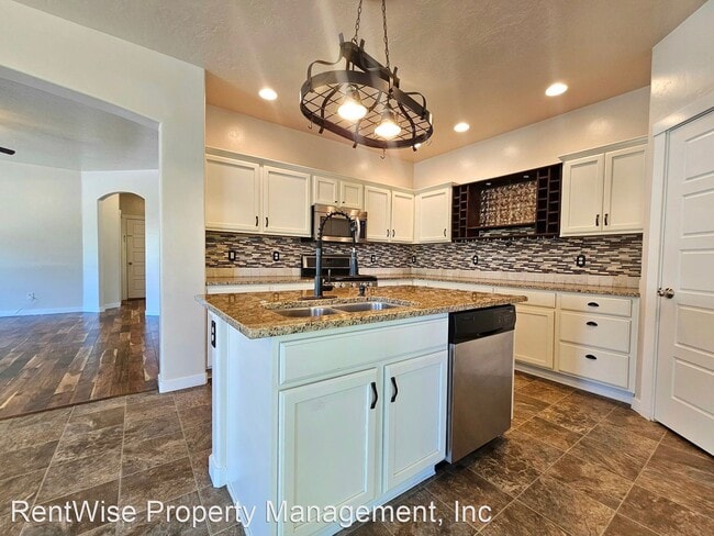 Building Photo - 4 br, 2.5 bath House - 4311 S Cruzatte Ln