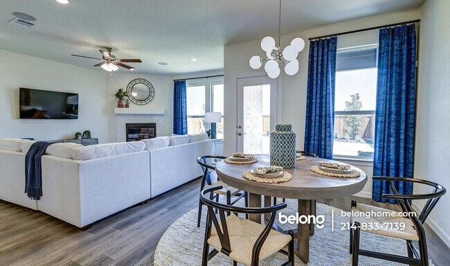 Foto del edificio - 422 Hazeltine Rd