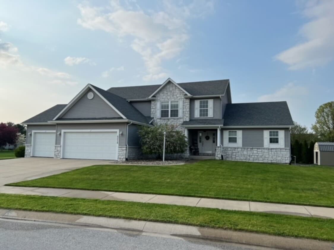 Primary Photo - Large 5 bedroom 3.5 bath Mishawaka IN home