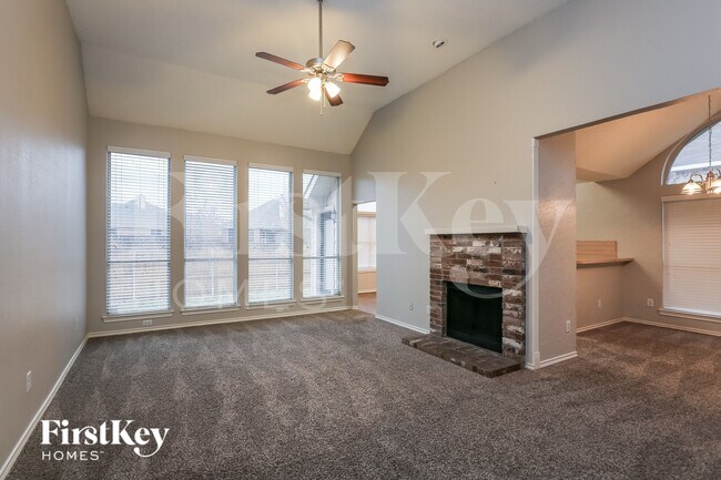 Foto del edificio - 136 Woodcreek Dr