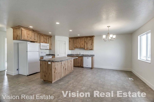 Building Photo - 541-541 Douglass Dr