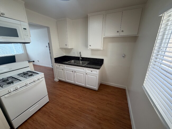 Building Photo - 9320 Elm Vista Dr