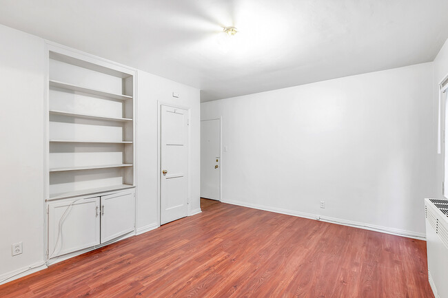 Building Photo - 483 Gayley Ave