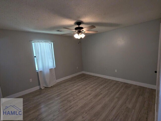 Foto del edificio - 600 Thornwood Way